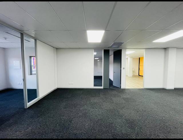 250M² OFFICE TO LET IN FOURWAYS